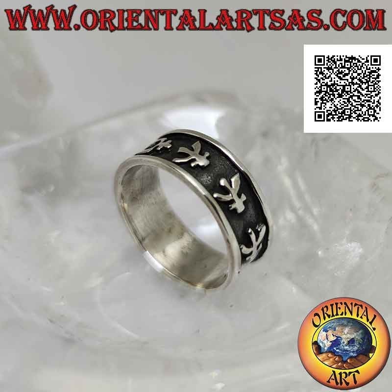 Anello in argento a fascia lavorata con serie di ideogrammi in bassorilievo