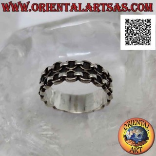 Silberring mit gearbeitetem Band, zweireihige Kette mit erhabenen Ringen