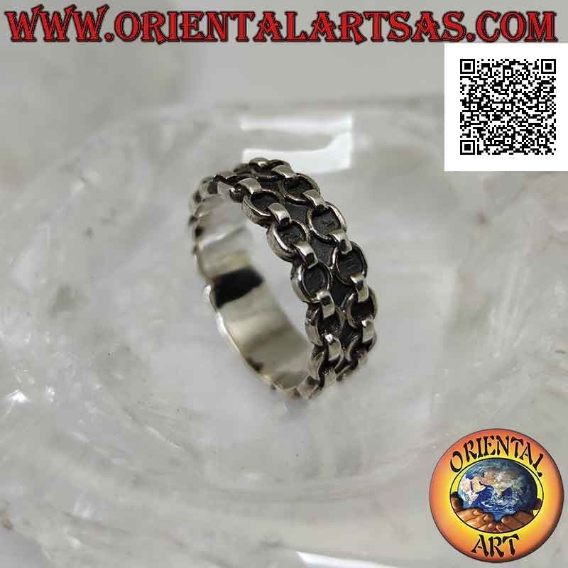 Silver ring with worked band, double row of chain with raised rings