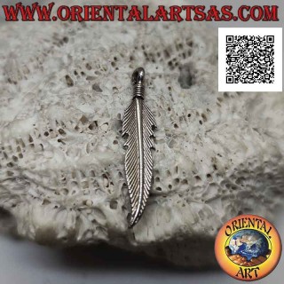 Pendentif en argent, plume simple (symbole de purification) à pointe recourbée