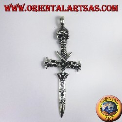 colgante de plata, espada con el cráneo