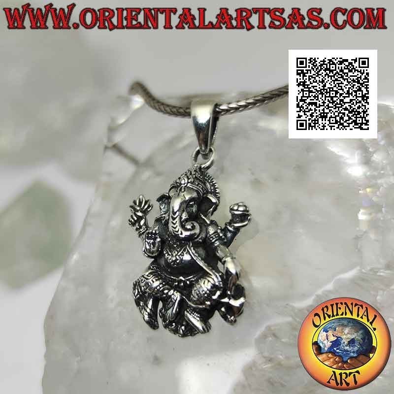 Colgante de plata, estatua de Ganesha o Ganesh (dios elefante) en la posición del Lalitasana.