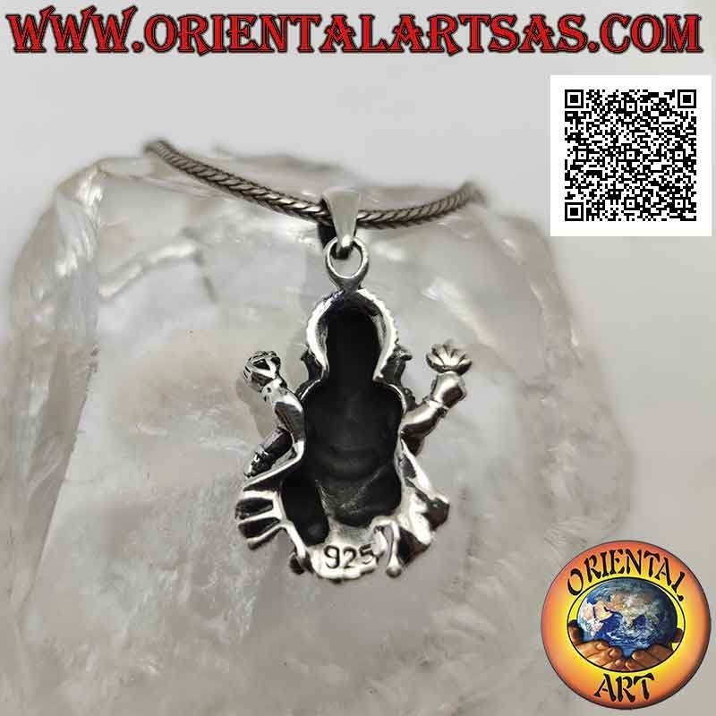 Ciondolo in argento, statua di Ganesha o Ganesh (Dio elefante) nella posizione della Lalitasana.