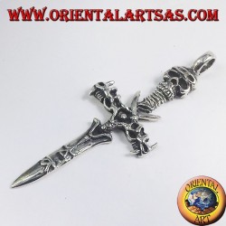 pendentif en argent, l'épée avec le crâne