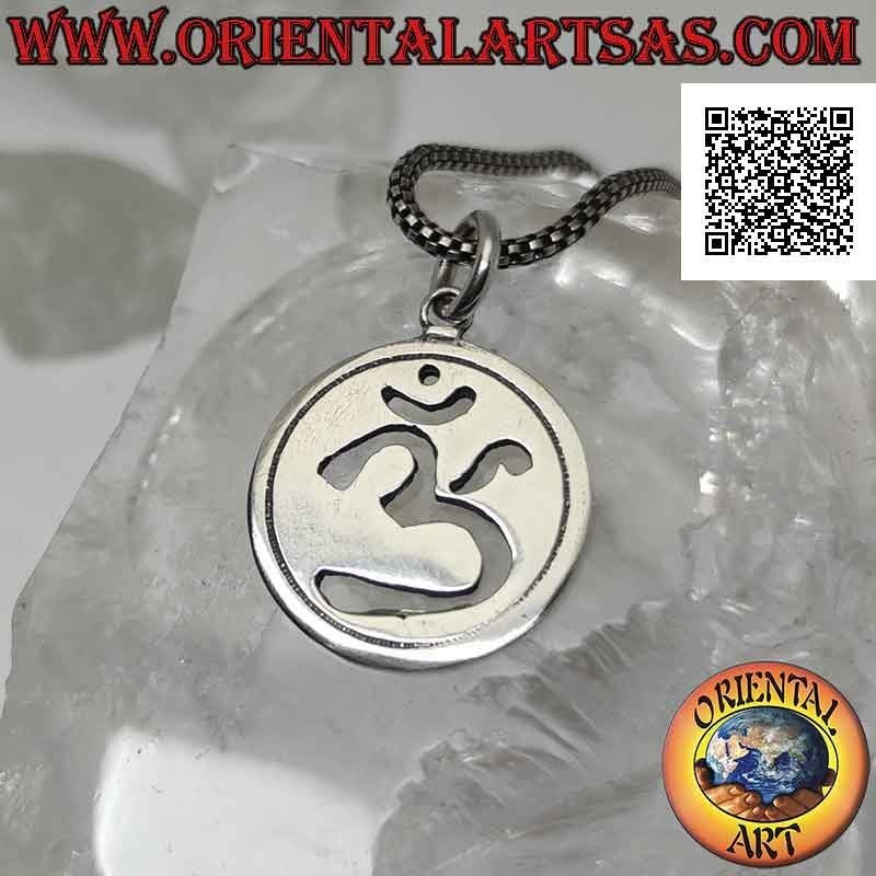 Colgante de plata, medalla redonda grande con mantra hindú calado ॐ om
