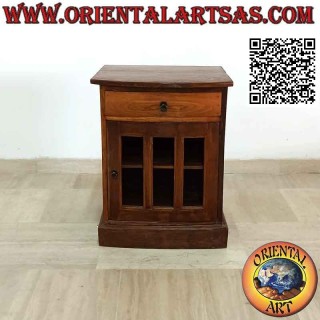Comodino con cassetto e anta a tre vetri e due ripiani in legno di teak