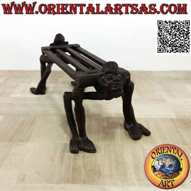 Panca a due posti con sculture di primitivi in stile etnico in legno di teak