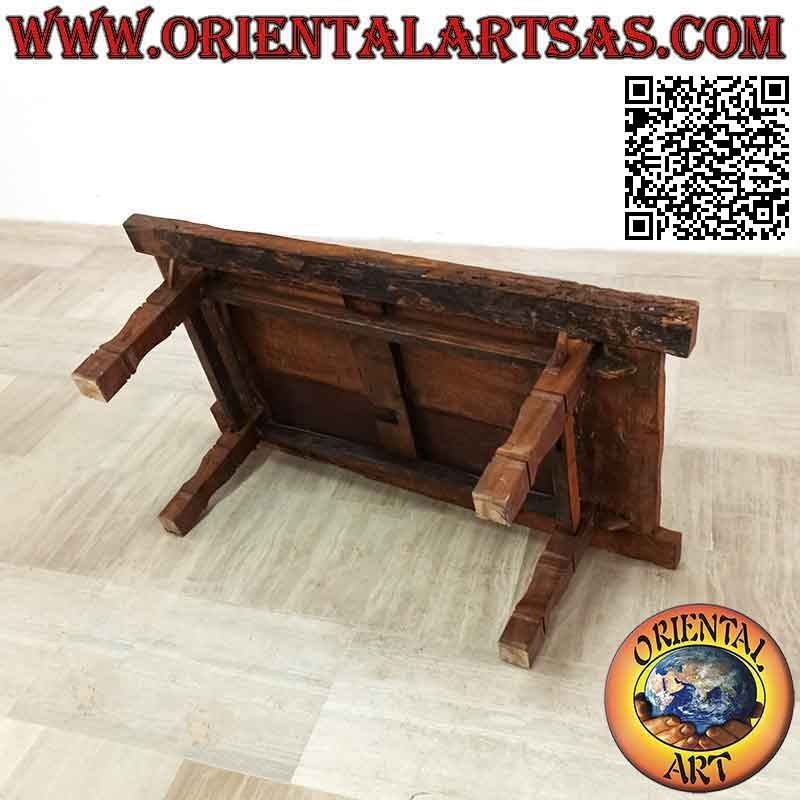 Table basse ancienne de salon primitive en bois de teck ancien