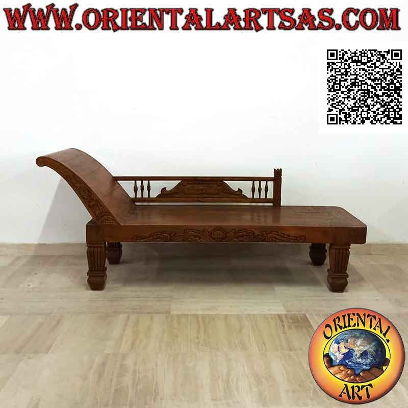 Sofá de triclinio de estilo imperial con decoraciones talladas y lateral (izquierda) en madera de teca