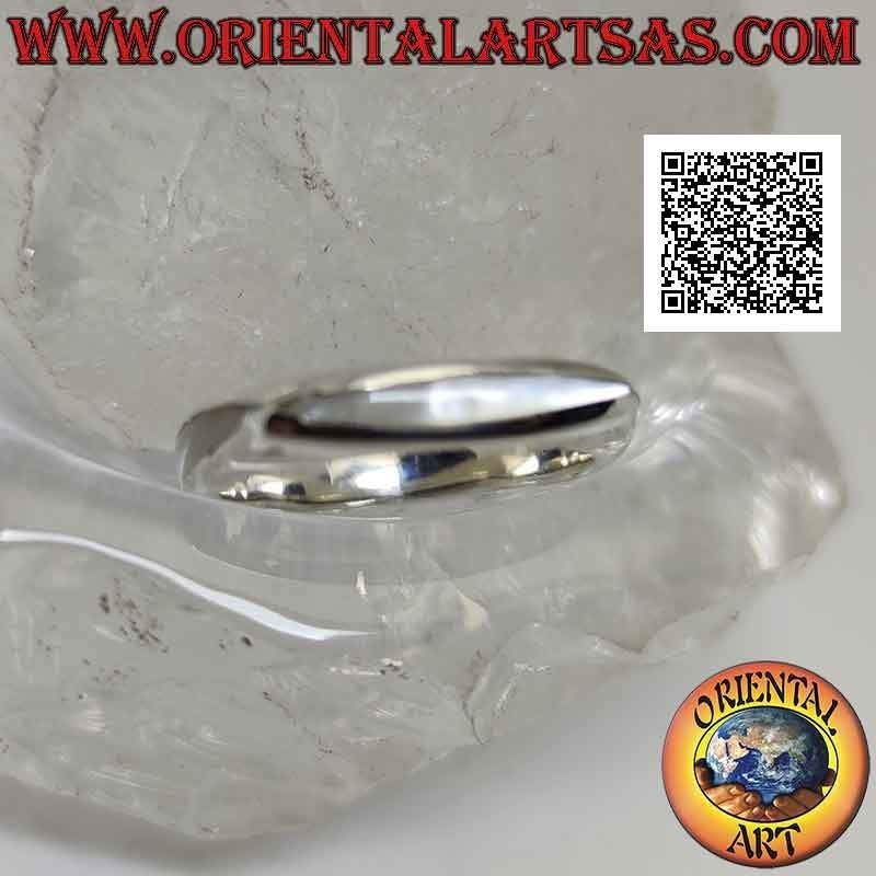 Anello in argento liscio a fascia quadrata con madreperla a navetta stretta sui quattro lati e interno tondo