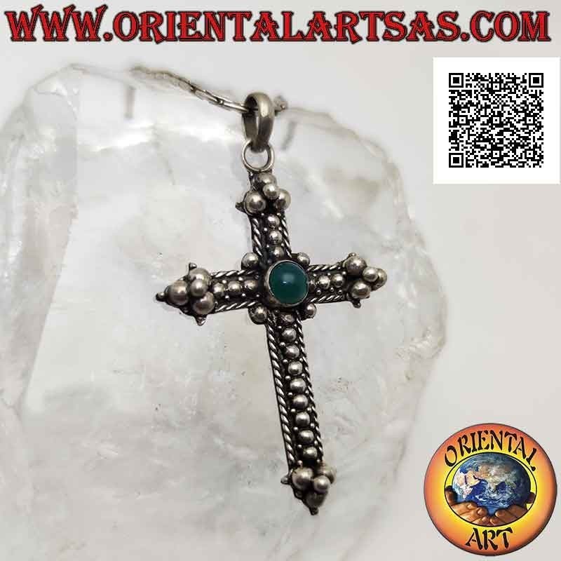 Pendentif en argent, croix orthodoxe avec agate verte ronde centrale et décoration boule