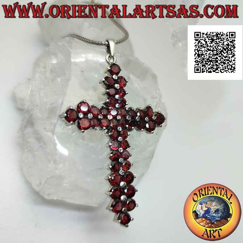 Pendentif en argent, grande croix latine pointue de grenats ronds facettés