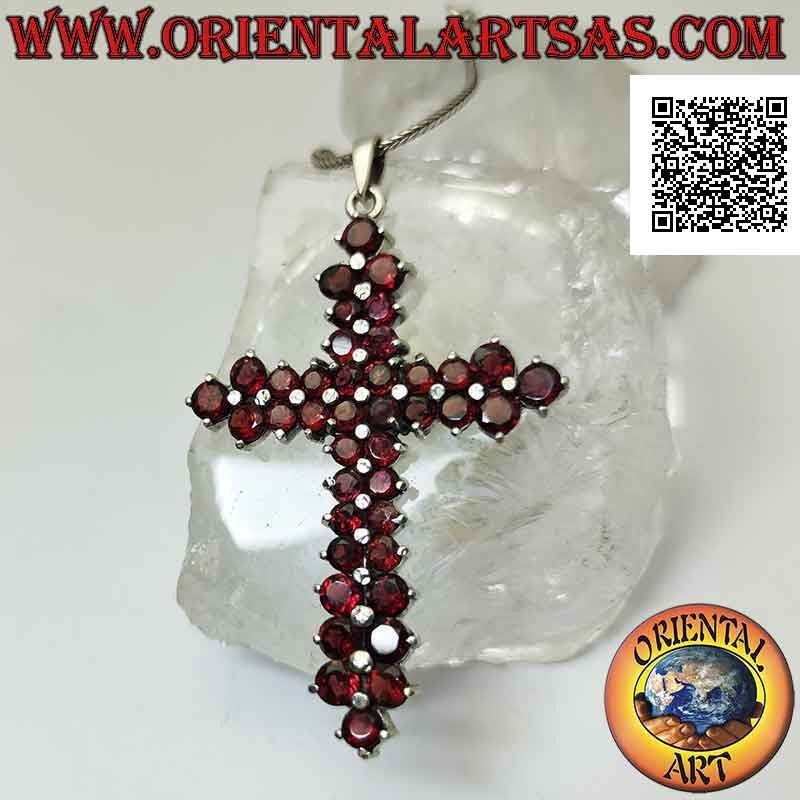 Colgante de plata, gran cruz latina puntiaguda de granates facetados redondos