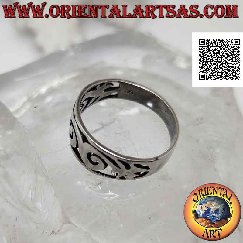 Silver ring with smooth worked band, intertwining stylized perforated dragons
