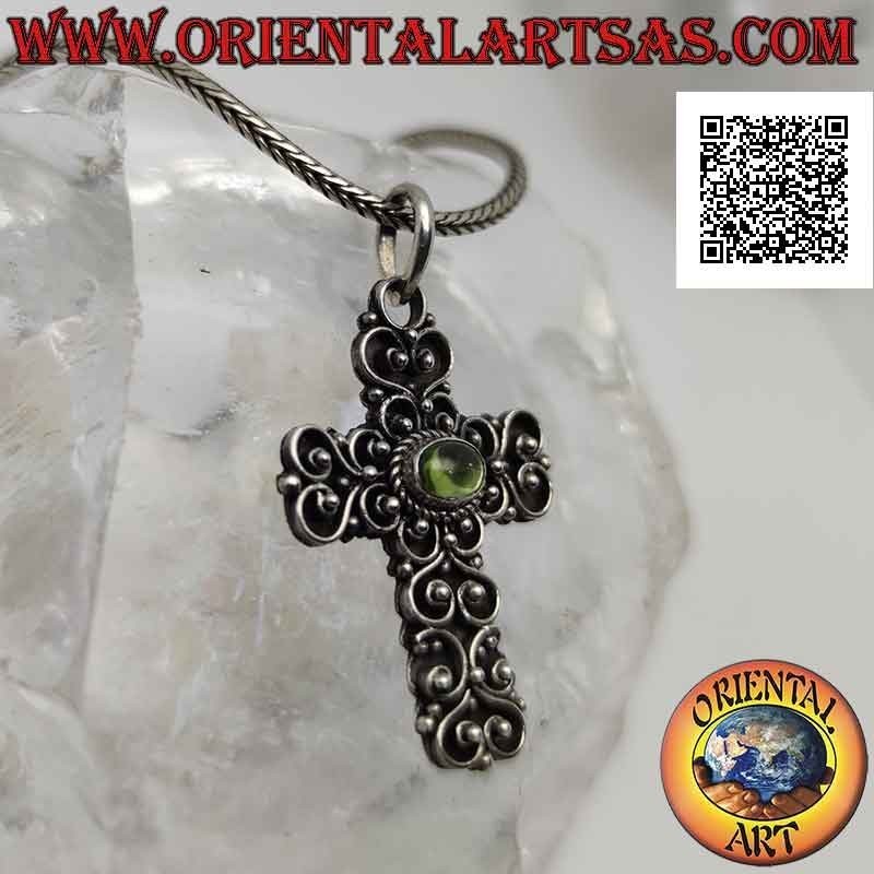 Pendentif en argent, croix baroque faite main avec cabochon naturel péridot ovale horizontal