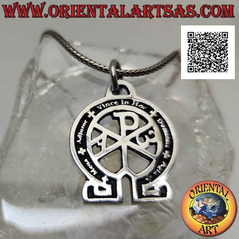 Colgante de plata, cristograma o "Crismon" con la escritura "meus adjutor gana in hoc dominus agla"
