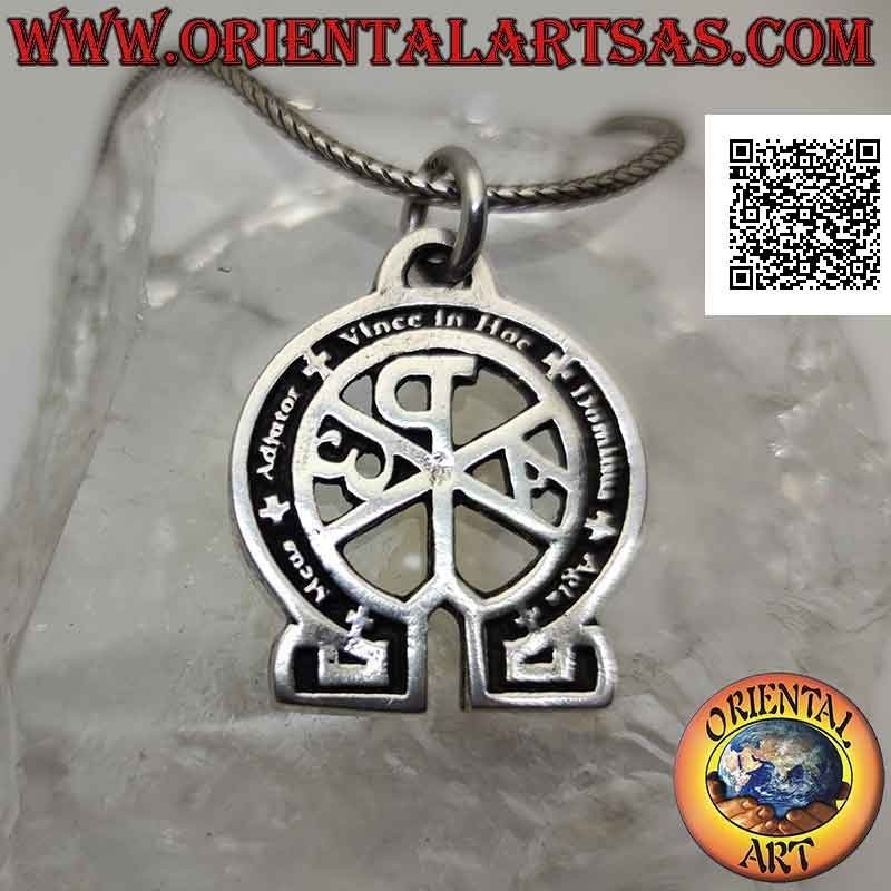 Ciondolo in argento, cristogramma o "Crismon" con scritta "meus adjutor vince in hoc dominus agla"