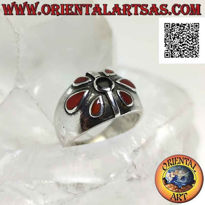 Anillo de plata de banda creciente con flor de pétalo de cornalina y centro de ónix