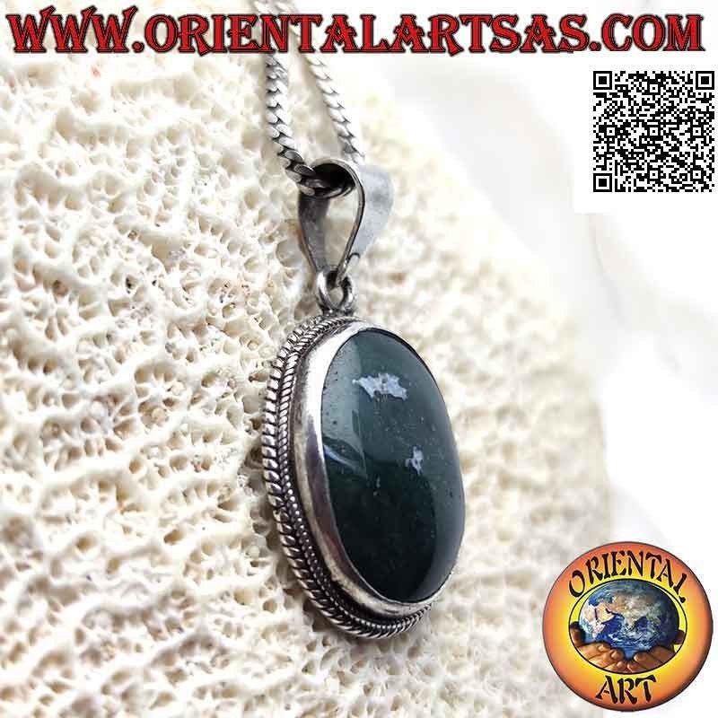 Pendentif en argent avec agate ovale vert mousse entourée de tissage