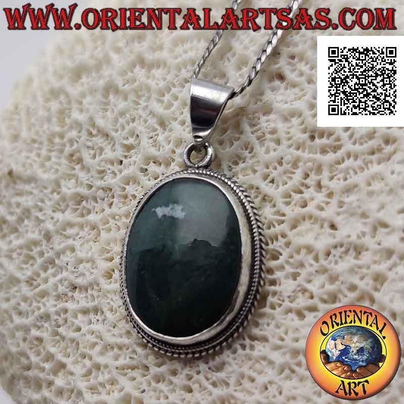 Ciondolo in argento con agata verde muschiata ovale contornata da intreccio