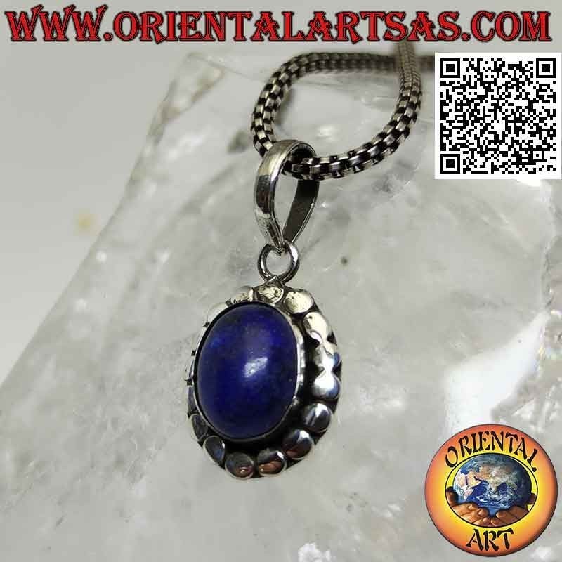 Silberanhänger, ovaler Lapislazuli, umgeben von flachen glatten Nieten