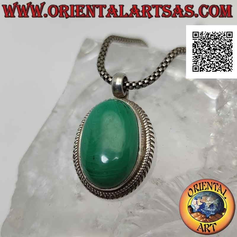 Silberanhänger mit Cabochon ovalem Malachit, umgeben von Weberei