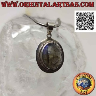 Pendentif en argent avec labradorite ovale entourée d'entrelacs et bord lisse plat