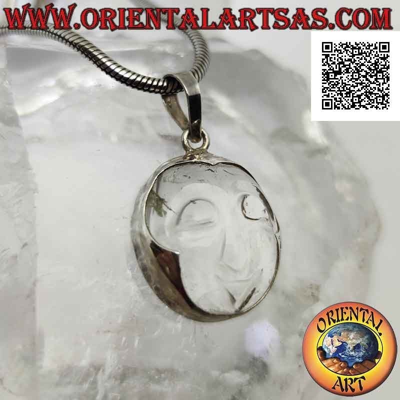 Pendentif en argent avec le visage de sérénité gravé sur cristal de roche