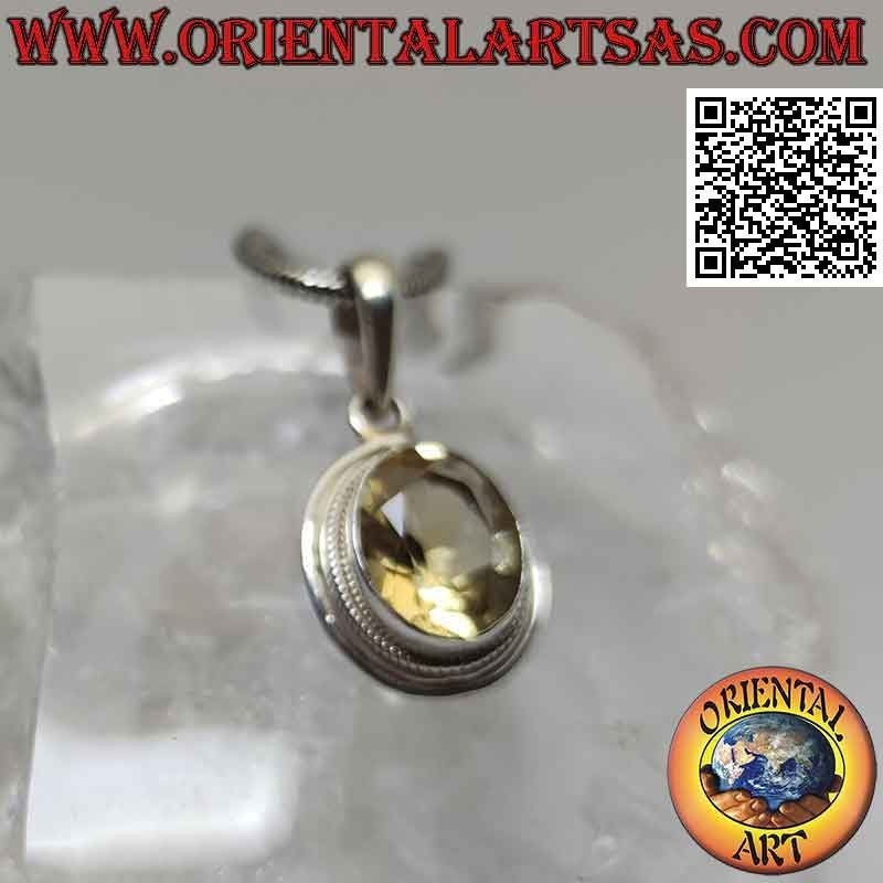 Pendentif en argent avec topaze jaune ovale entourée de tissage et bord lisse