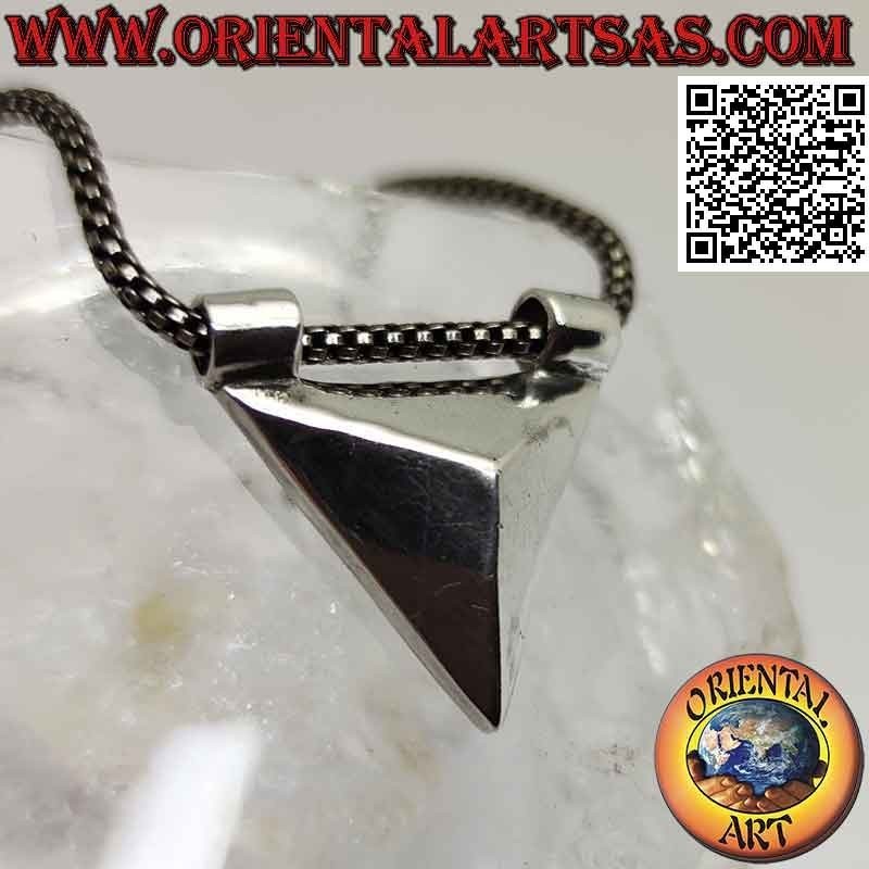 Colgante de plata en forma de pirámide equilátera lisa vista desde arriba