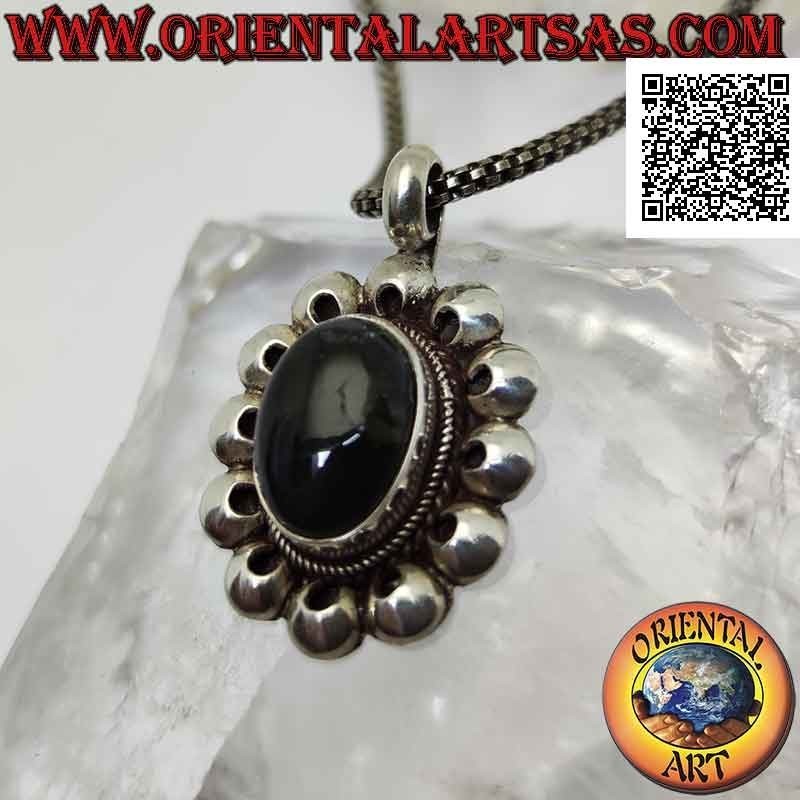 Colgante de plata con labradorita fluorescente azul medianoche rodeada de discos perforados