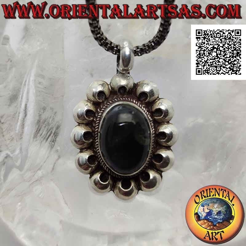 Colgante de plata con labradorita fluorescente azul medianoche rodeada de discos perforados