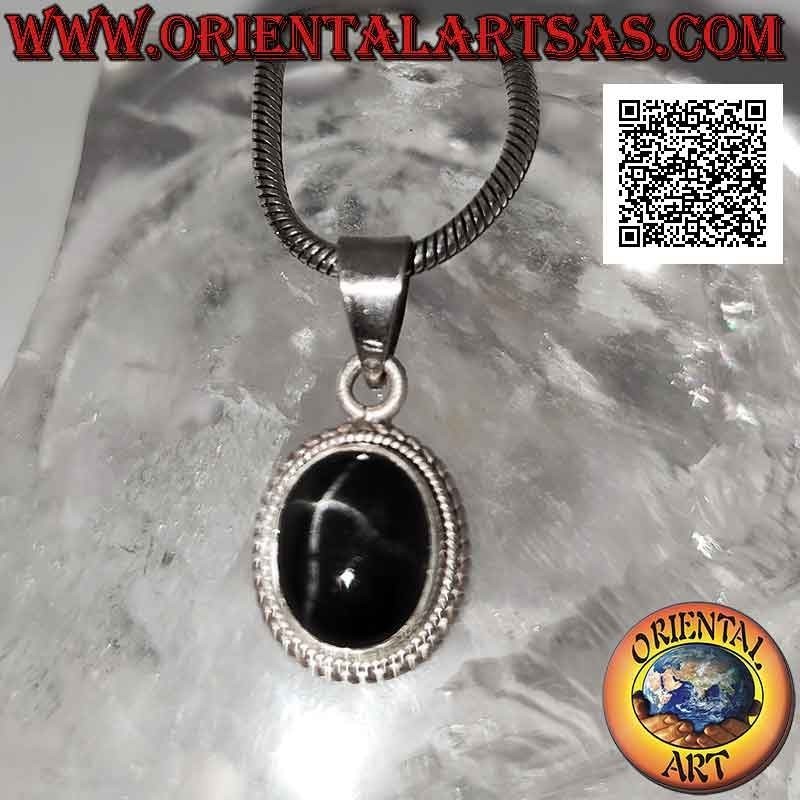 Colgante de plata con estrella negra (diópsido) cabujón ovalado rodeado de tejido
