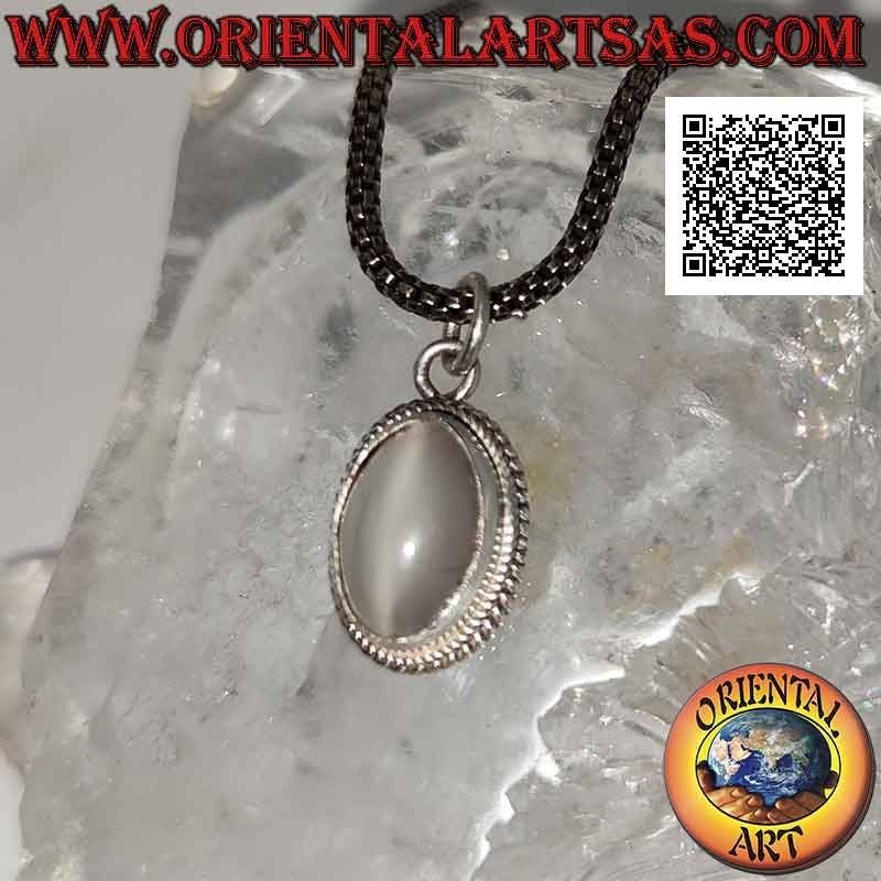 Ciondolo in argento con pietra di luna ovale cabochon contornata da intreccio e fascia liscia