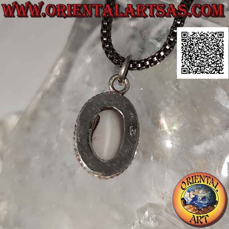 Colgante de plata con piedra lunar ovalada cabujón rodeado de entretejido y banda lisa