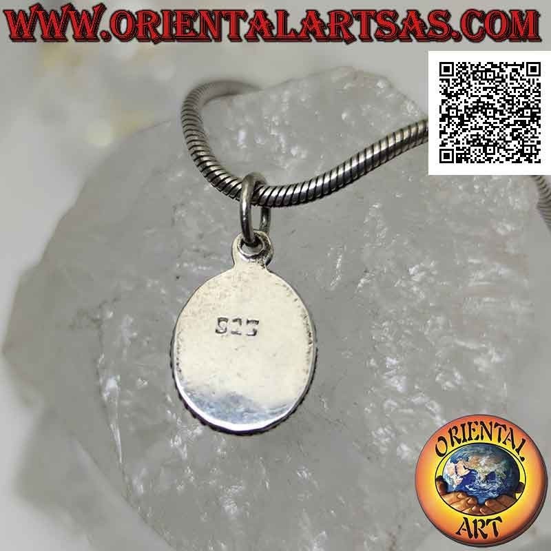 Pendentif en argent avec cabochon ovale labradorite entouré de tissage et bande lisse