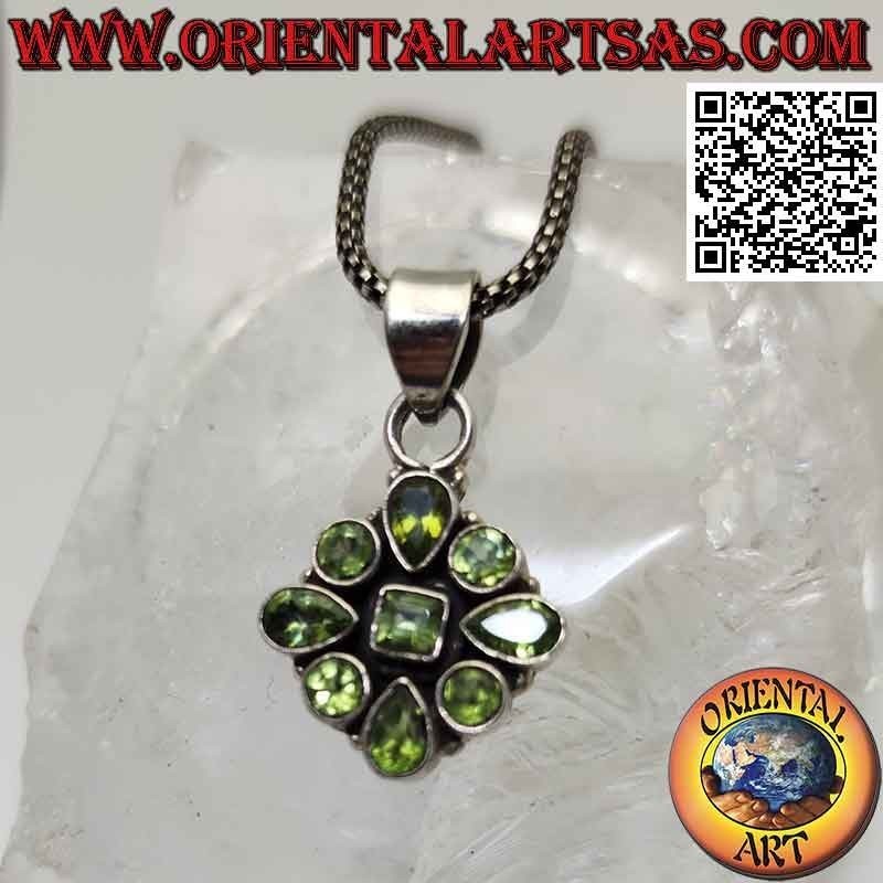 Pendentif rose des vents en argent de 9 péridots facettés de formes diverses