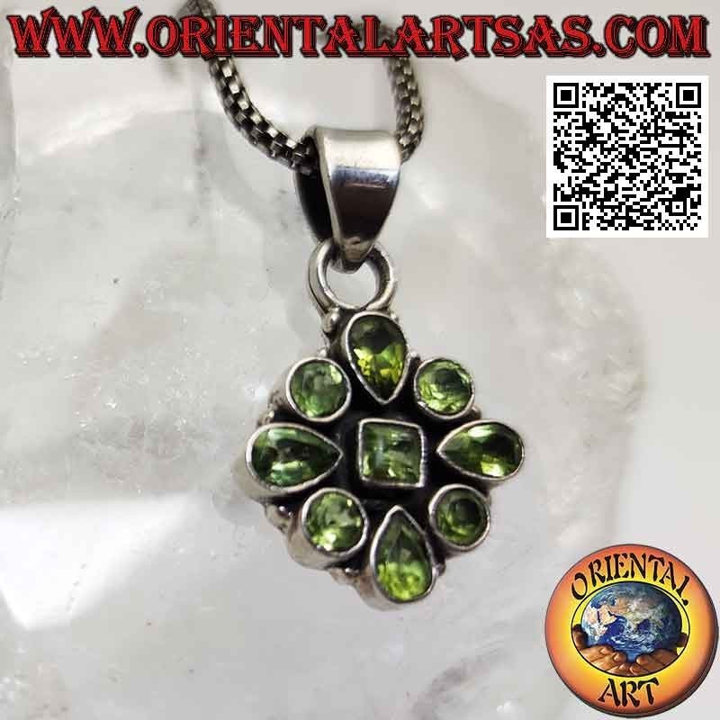 Pendentif rose des vents en argent de 9 péridots facettés de formes diverses