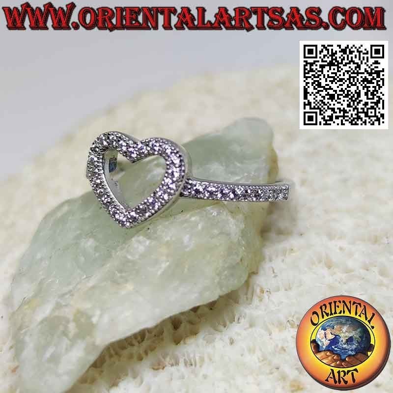 Anillo de plata con contorno de corazón tachonado de circonitas