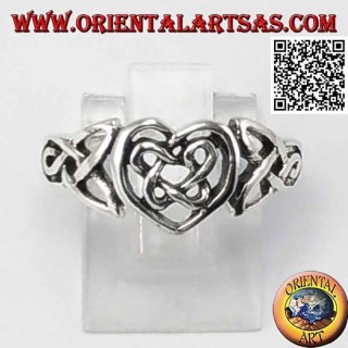 Bague en argent, coeur celtique avec nœuds à l'intérieur et sur les côtés