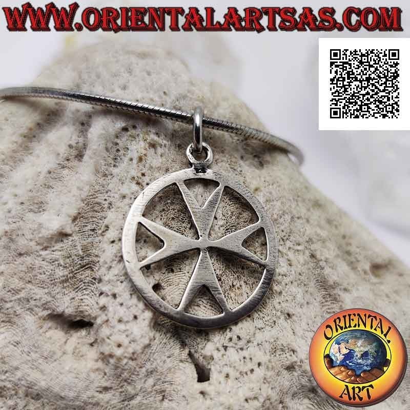 Colgante de plata, cruz del estado monástico de los Caballeros de Malta en el círculo