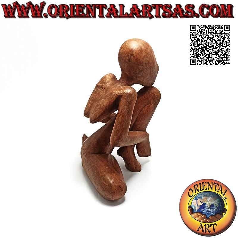 Sculpture "le penseur à genoux" de style abstrait en bois de suar, 20 cm