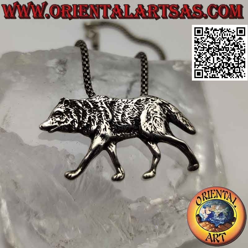 Colgante de plata, lobo caminando de perfil