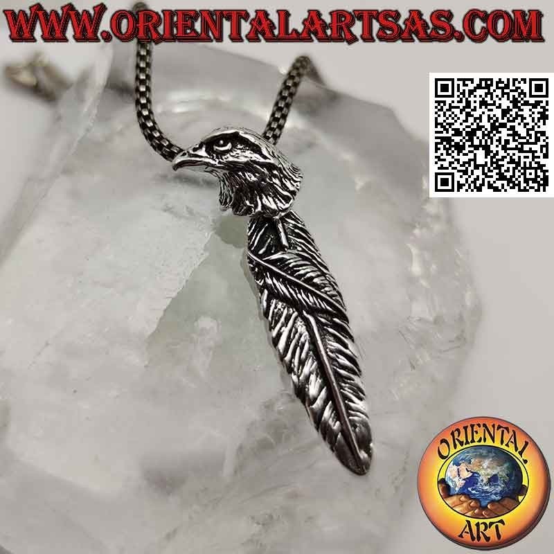Pendentif en argent, plume avec tête d'aigle royal crochu