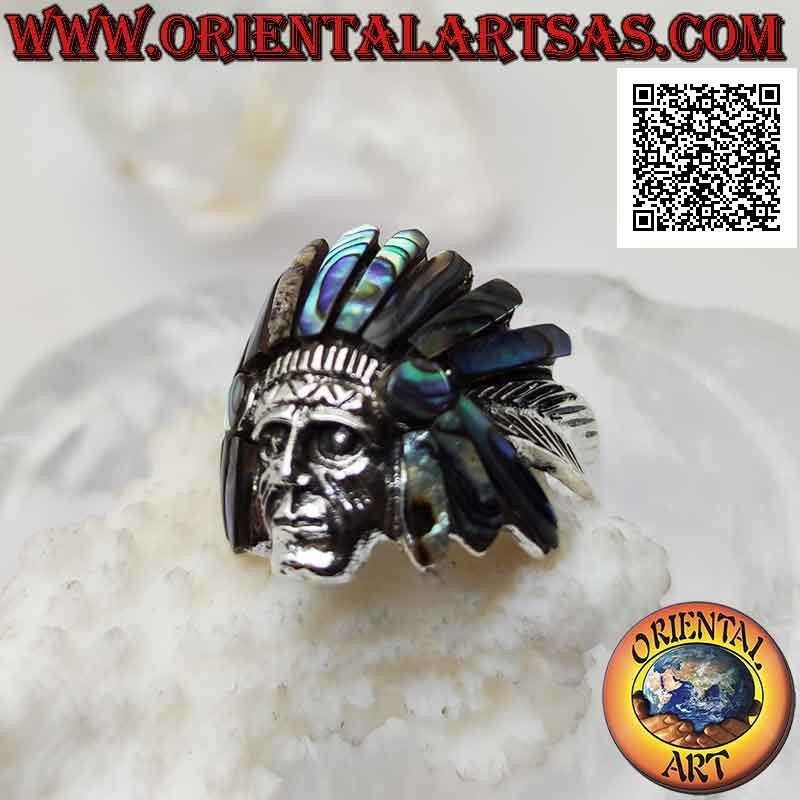 Bague en argent, tête de sauge amérindienne avec coiffe d'ormeau (paua) et plumes sur les côtés (A)