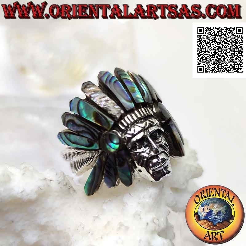Anello in argento, testa del saggio Indiano nativo d'America con copricapo di abalone (paua) e piume ai lati (A)