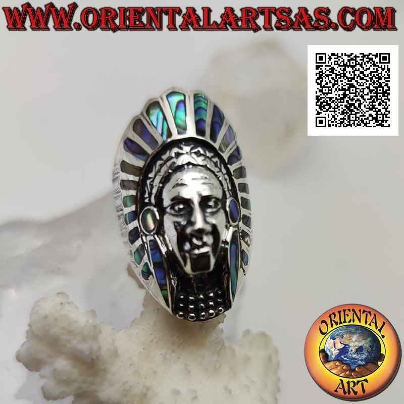 Anello in argento, testa stretta e lunga di un Indiano nativo d'America con piume in abalone (paua)