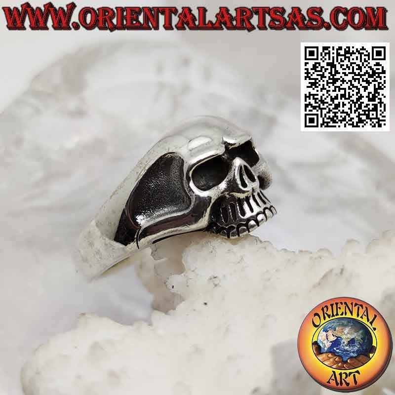 Anillo de plata en forma de calavera lisa sin mandíbula y sienes ahuecadas