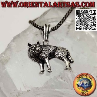 Pendentif en argent, loup sur le côté avec tête tournée en relief