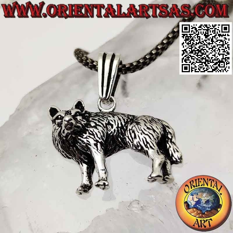Colgante de plata, lobo al costado con cabeza girada en relieve
